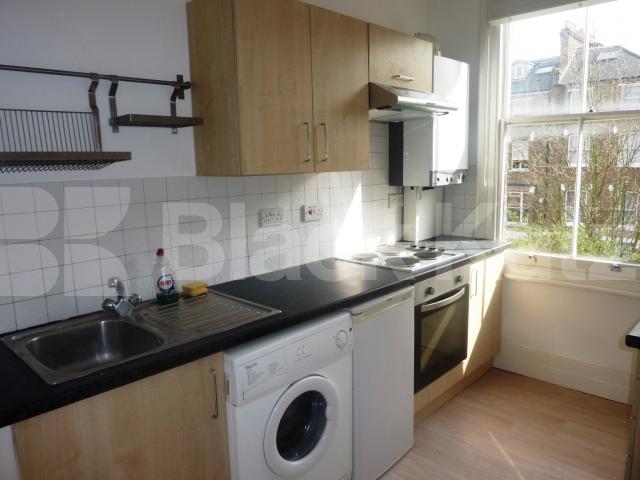 			USE OF GARDEN!, 1 Bedroom, 1 bath, 1 reception Flat			 Hartham Road, HILLMARTON CONSERVATION AREA